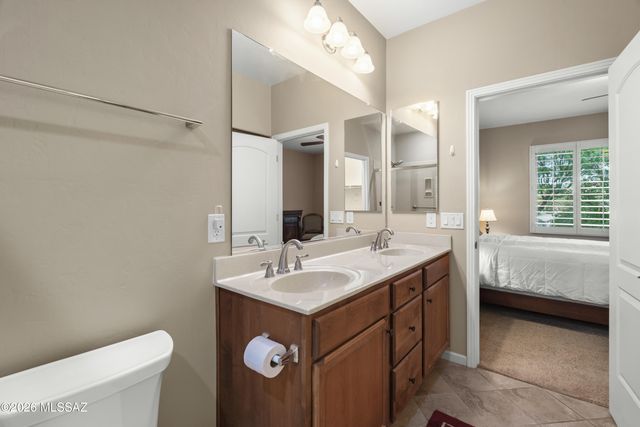 850 N Broken Hills Drive, Green Valley, AZ 85614