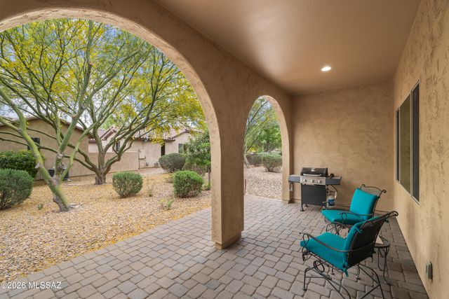 850 N Broken Hills Drive, Green Valley, AZ 85614