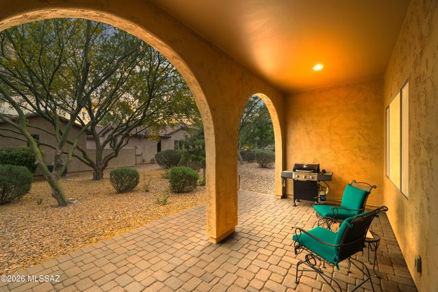 850 N Broken Hills Drive, Green Valley, AZ 85614