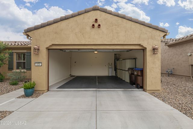 850 N Broken Hills Drive, Green Valley, AZ 85614