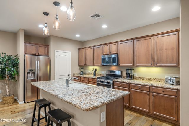 850 N Broken Hills Drive, Green Valley, AZ 85614