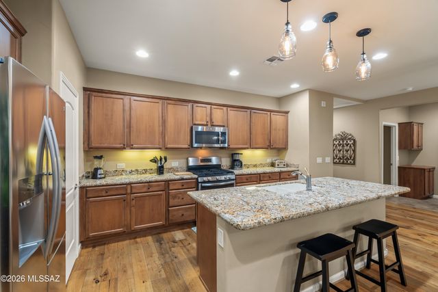 850 N Broken Hills Drive, Green Valley, AZ 85614