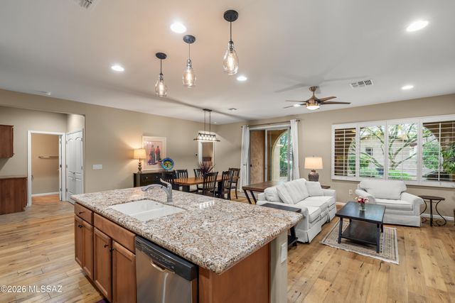 850 N Broken Hills Drive, Green Valley, AZ 85614