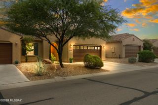 850 N Broken Hills Drive, Green Valley, AZ 85614