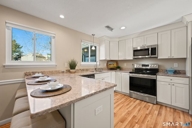 168 Hollister Way South, Glastonbury, CT 06033