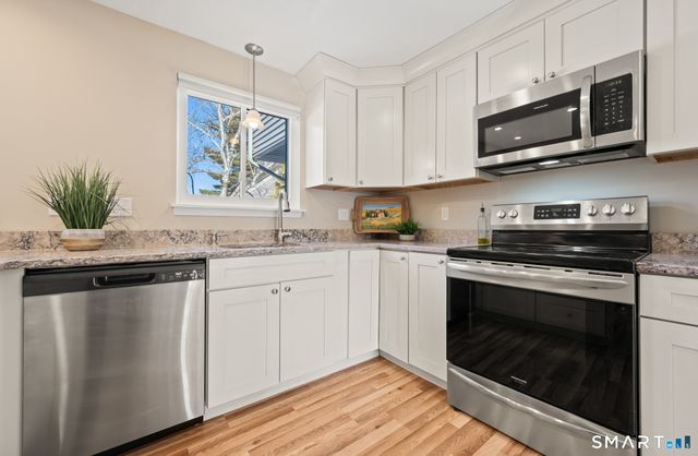 168 Hollister Way South, Glastonbury, CT 06033