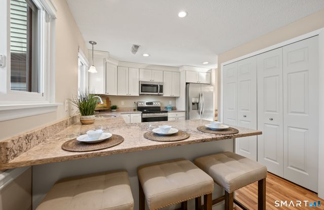 168 Hollister Way South, Glastonbury, CT 06033