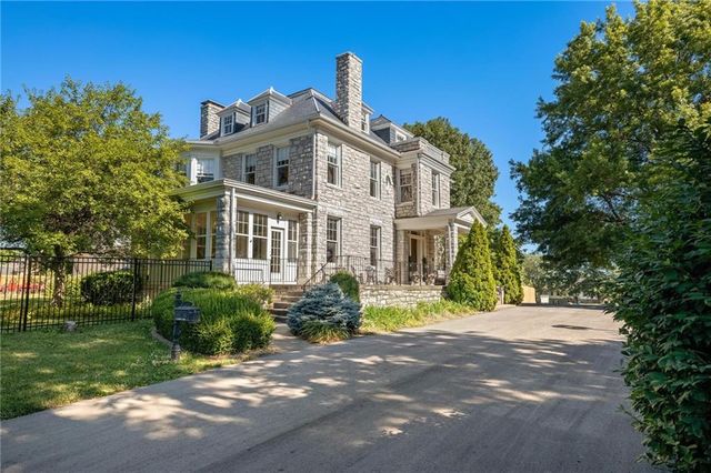 1 Hawthorne Place, Independence, MO 64052