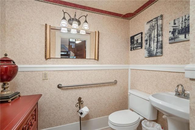 1 Hawthorne Place, Independence, MO 64052