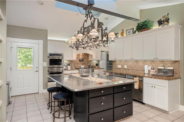 1 Hawthorne Place, Independence, MO 64052