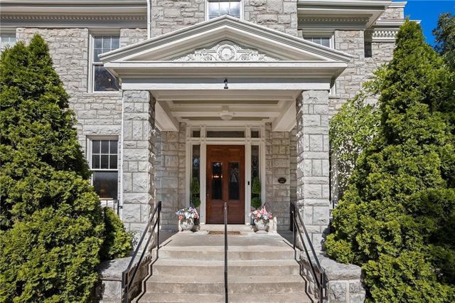1 Hawthorne Place, Independence, MO 64052