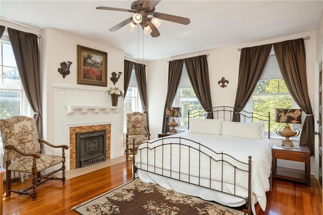 1 Hawthorne Place, Independence, MO 64052