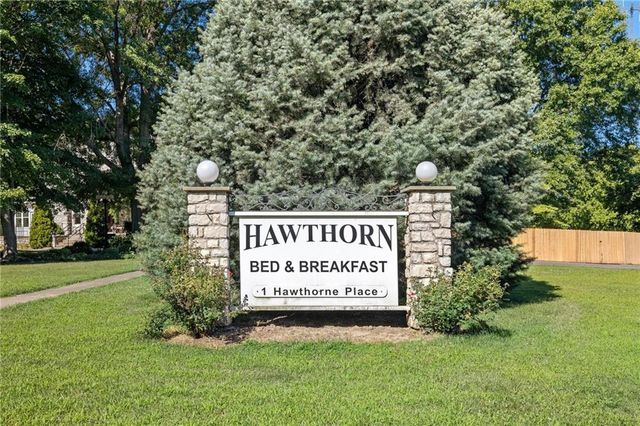 1 Hawthorne Place, Independence, MO 64052