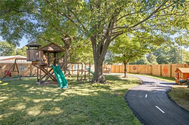 1 Hawthorne Place, Independence, MO 64052