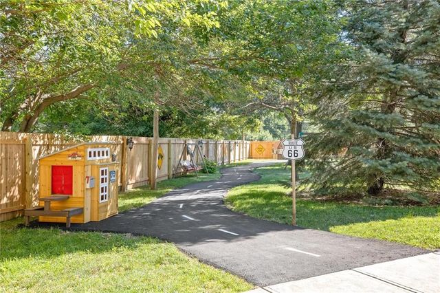 1 Hawthorne Place, Independence, MO 64052