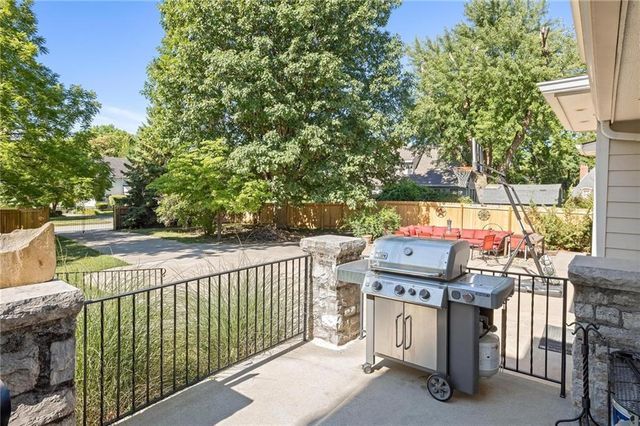 1 Hawthorne Place, Independence, MO 64052
