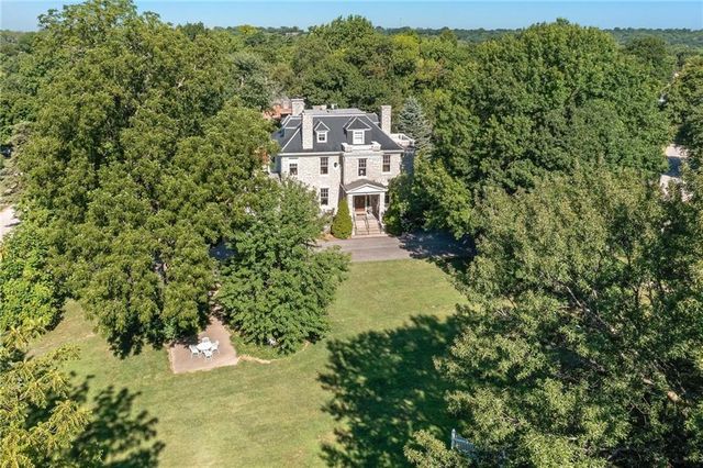 1 Hawthorne Place, Independence, MO 64052
