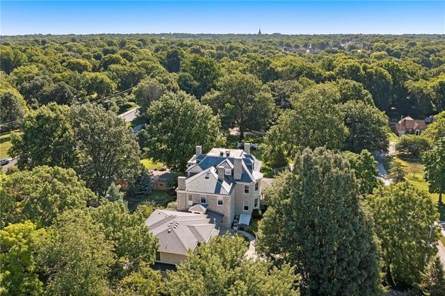 1 Hawthorne Place, Independence, MO 64052