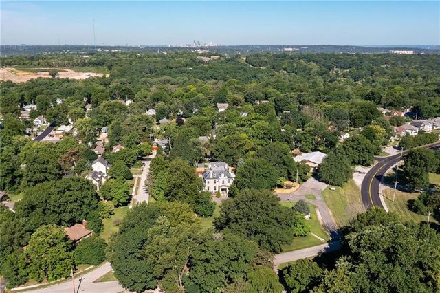1 Hawthorne Place, Independence, MO 64052