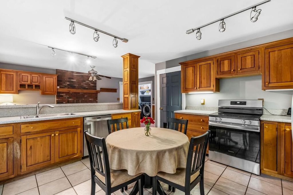 129 Sunderland Drive, Auburn, ME 04210 — photo 4