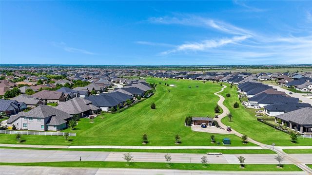 10817 Drinkwater Drive, Denton, TX 76207