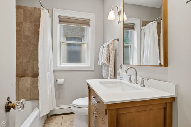 5822 N Sacramento Avenue, Chicago, IL 60659