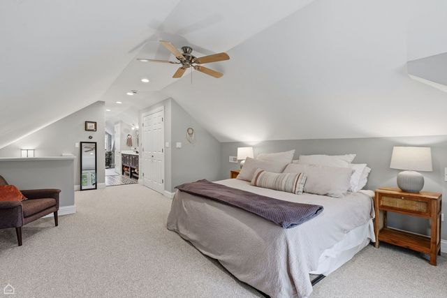 5822 N Sacramento Avenue, Chicago, IL 60659
