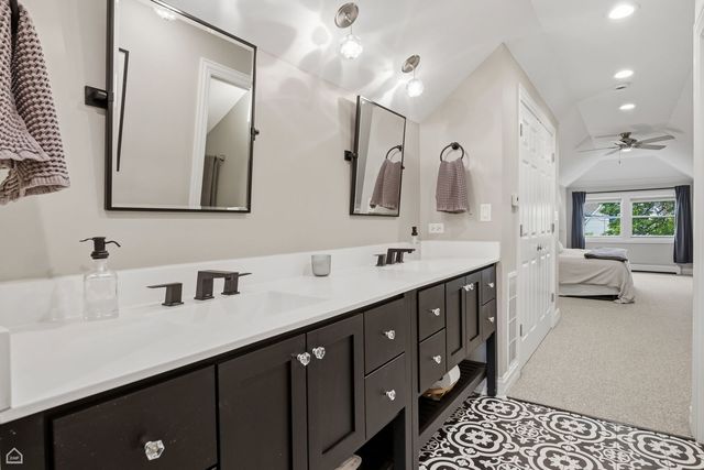 5822 N Sacramento Avenue, Chicago, IL 60659