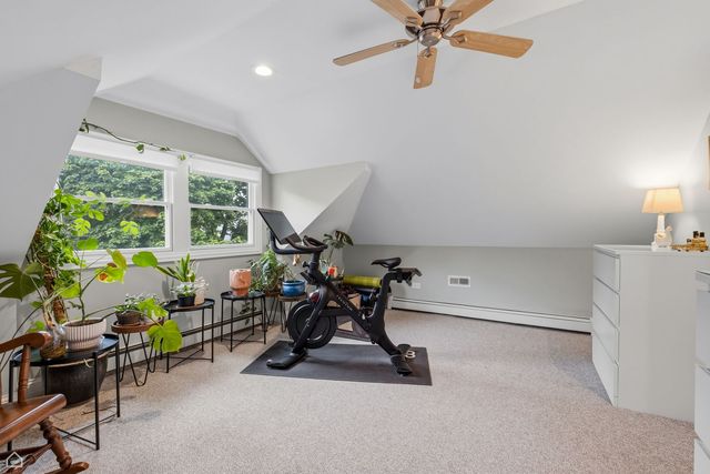 5822 N Sacramento Avenue, Chicago, IL 60659