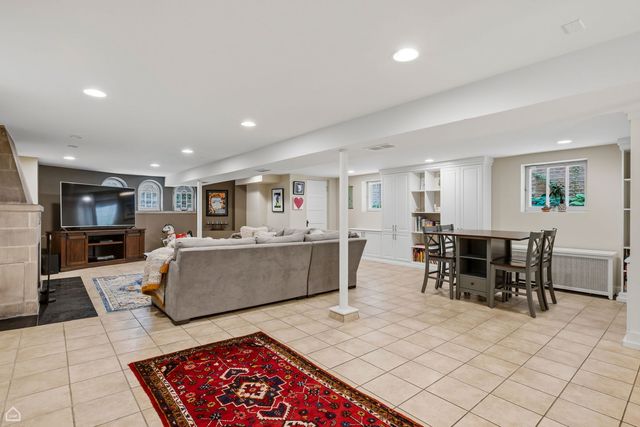 5822 N Sacramento Avenue, Chicago, IL 60659