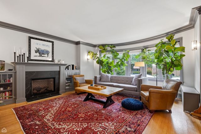 5822 N Sacramento Avenue, Chicago, IL 60659