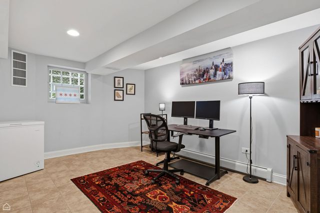 5822 N Sacramento Avenue, Chicago, IL 60659