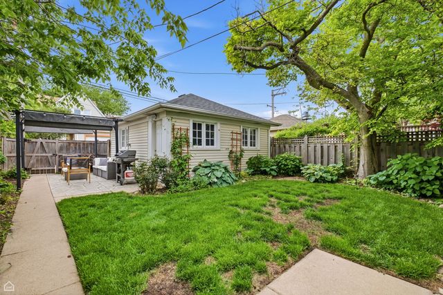 5822 N Sacramento Avenue, Chicago, IL 60659