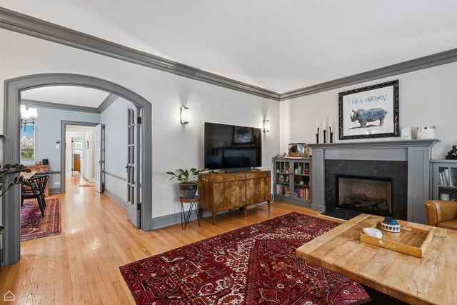 5822 N Sacramento Avenue, Chicago, IL 60659
