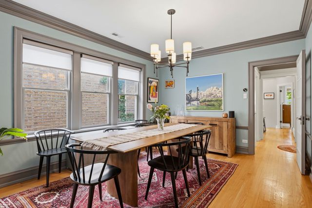 5822 N Sacramento Avenue, Chicago, IL 60659
