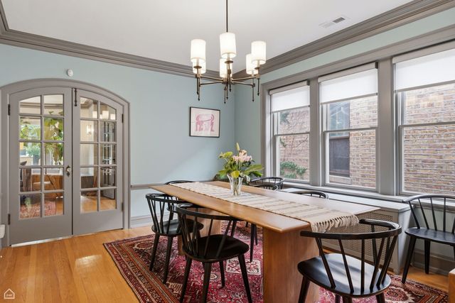 5822 N Sacramento Avenue, Chicago, IL 60659