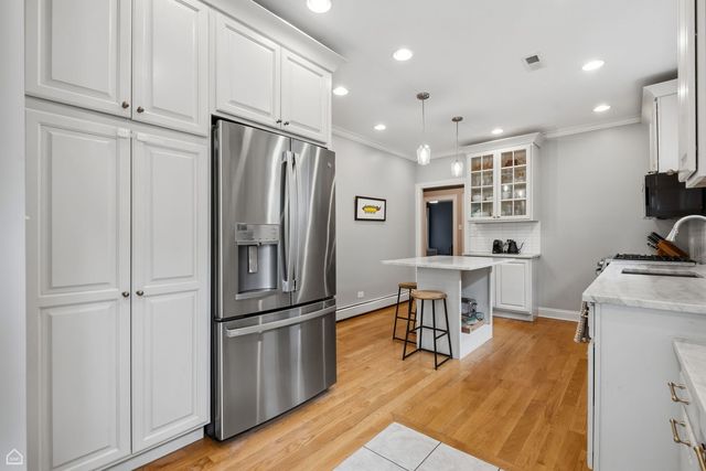 5822 N Sacramento Avenue, Chicago, IL 60659
