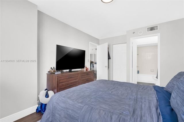 770 Claughton Island Dr 1113, Miami, FL 33131