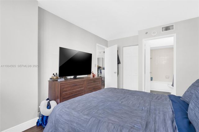 770 Claughton Island Dr 1113, Miami, FL 33131