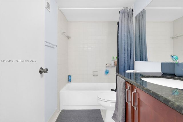 770 Claughton Island Dr 1113, Miami, FL 33131