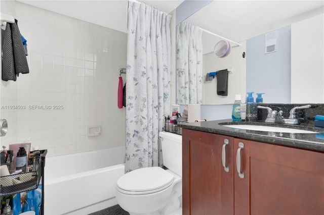 770 Claughton Island Dr 1113, Miami, FL 33131