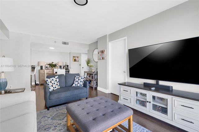 770 Claughton Island Dr 1113, Miami, FL 33131