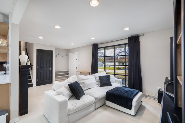 207 Diana Street, Shorewood, IL 60404