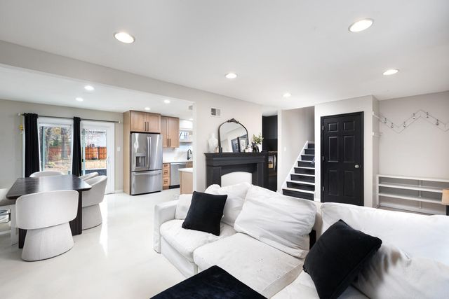 207 Diana Street, Shorewood, IL 60404