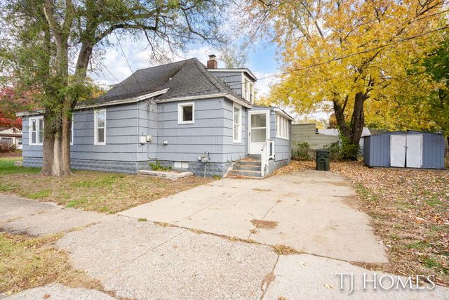 1061 E Forest Avenue, Muskegon, MI 49442