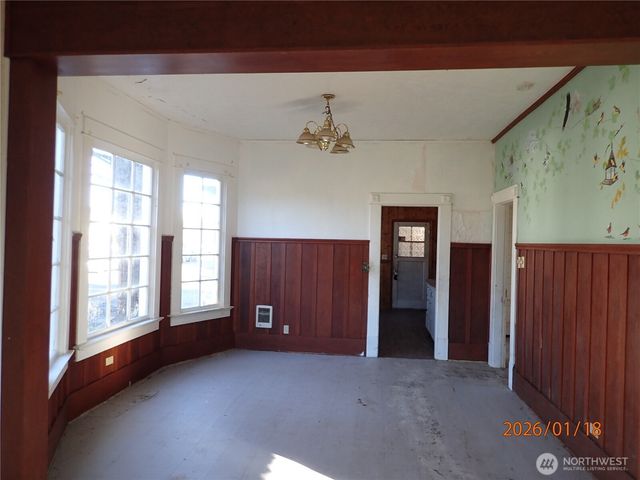 237 13th Street, Raymond, WA 98577