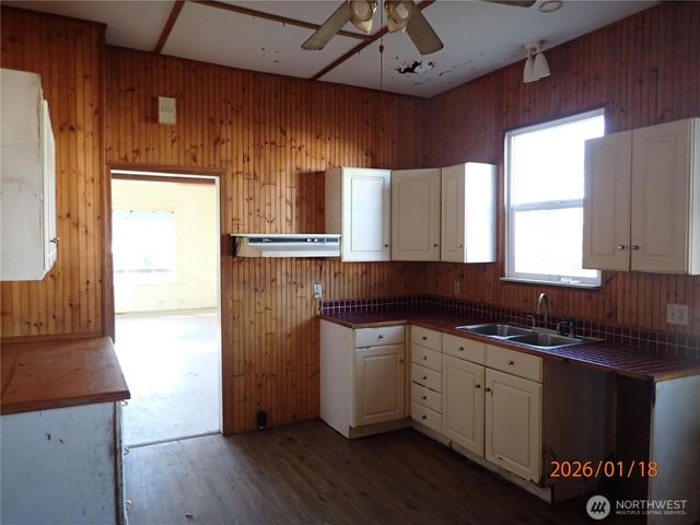 237 13th Street, Raymond, WA 98577