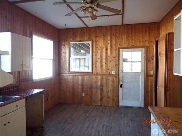 237 13th Street, Raymond, WA 98577