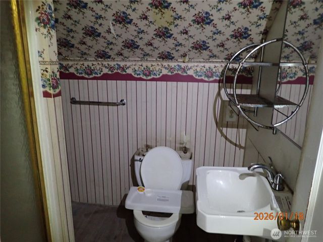 237 13th Street, Raymond, WA 98577