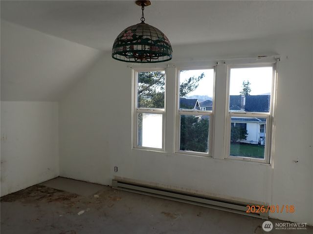 237 13th Street, Raymond, WA 98577